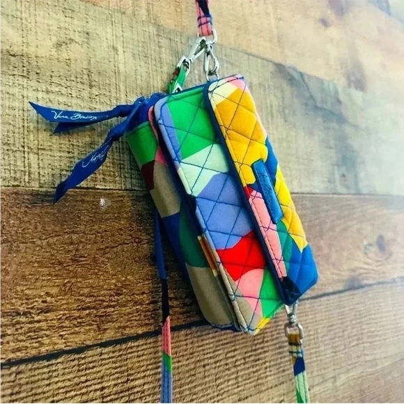 NWOT 
Vera Bradley Pop Art All In One Quilted
RFID Wristlet/Crossbody - Picture 3 of 11